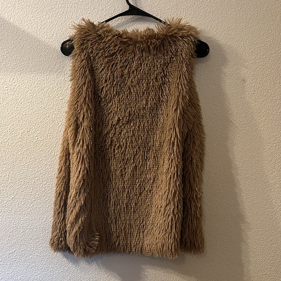 Love Tree faux fur vest with pockets size medium - Picture 5 of 5